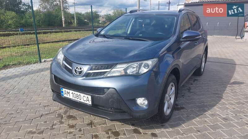 Внедорожник / Кроссовер Toyota RAV4 2014 в Звягеле