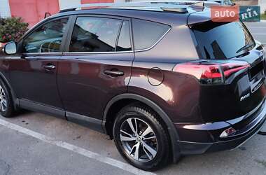 Внедорожник / Кроссовер Toyota RAV4 2017 в 