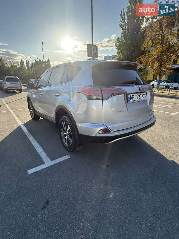 Позашляховик / Кросовер Toyota RAV4 2016 в Києві