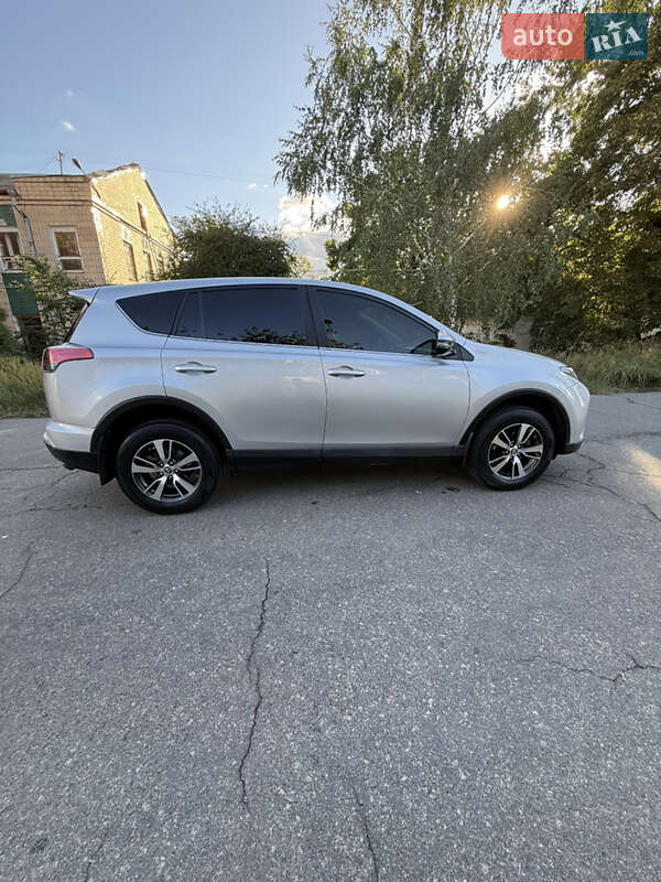 Позашляховик / Кросовер Toyota RAV4 2016 в Києві