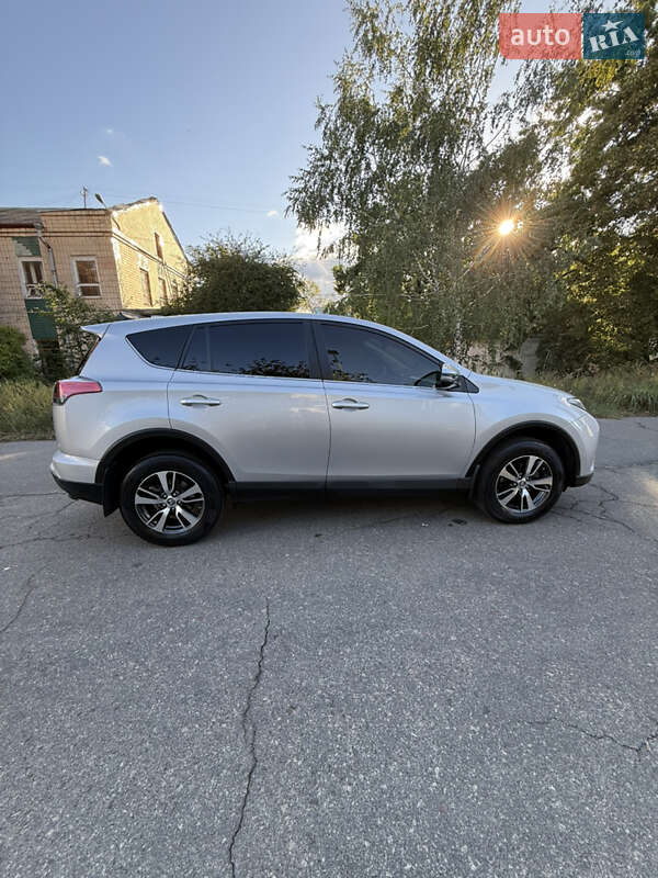 Позашляховик / Кросовер Toyota RAV4 2016 в Києві