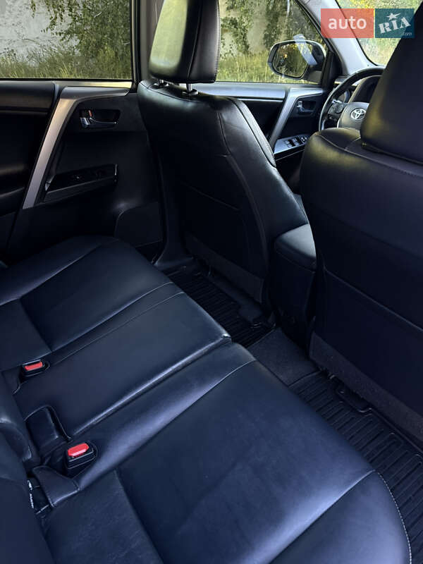 Позашляховик / Кросовер Toyota RAV4 2016 в Києві