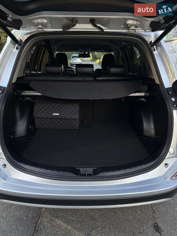 Позашляховик / Кросовер Toyota RAV4 2016 в Києві