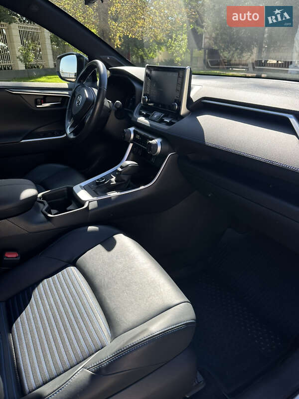 Внедорожник / Кроссовер Toyota RAV4 2021 в Одессе