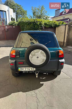 Внедорожник / Кроссовер Toyota RAV4 1994 в 