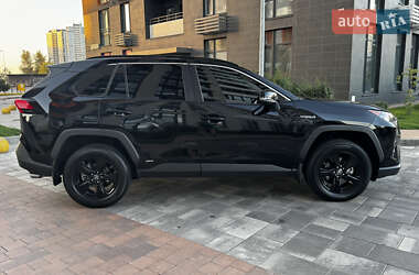Внедорожник / Кроссовер Toyota RAV4 2021 в 
