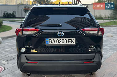 Внедорожник / Кроссовер Toyota RAV4 2021 в 