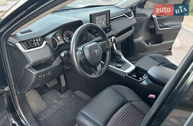 Внедорожник / Кроссовер Toyota RAV4 2021 в 