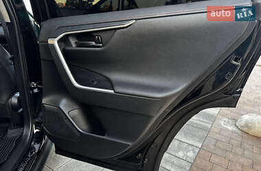 Внедорожник / Кроссовер Toyota RAV4 2021 в 