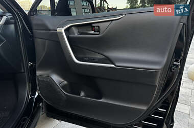 Внедорожник / Кроссовер Toyota RAV4 2021 в 
