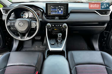Внедорожник / Кроссовер Toyota RAV4 2021 в 