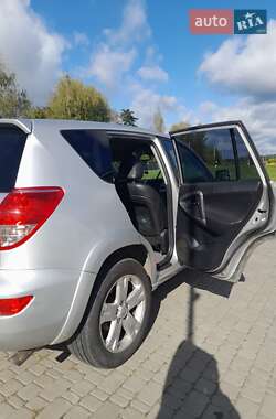 Внедорожник / Кроссовер Toyota RAV4 2005 в 