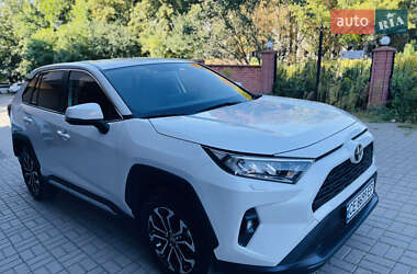 Позашляховик / Кросовер Toyota RAV4 2023 в Чернівцях
