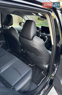 Внедорожник / Кроссовер Toyota RAV4 2024 в 