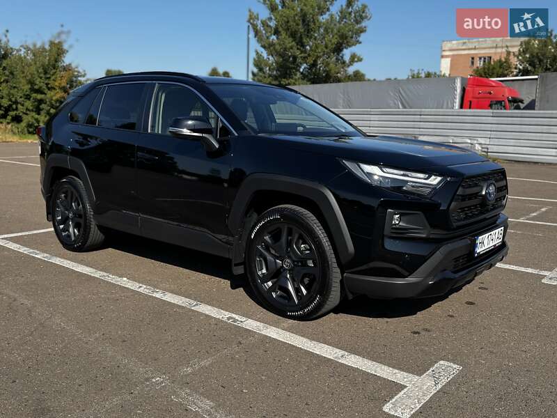 Позашляховик / Кросовер Toyota RAV4 2024 в Рівному