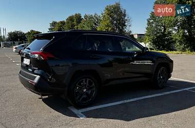 Внедорожник / Кроссовер Toyota RAV4 2024 в 