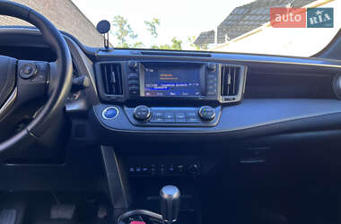 Внедорожник / Кроссовер Toyota RAV4 2017 в 