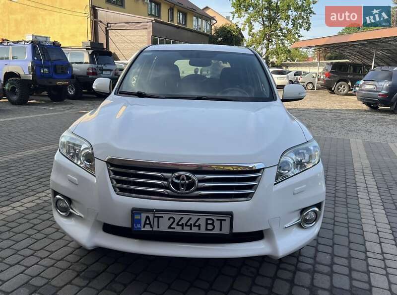 Внедорожник / Кроссовер Toyota RAV4 2011 в 