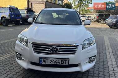 Внедорожник / Кроссовер Toyota RAV4 2011 в 