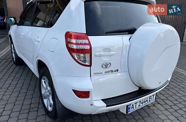 Внедорожник / Кроссовер Toyota RAV4 2011 в 