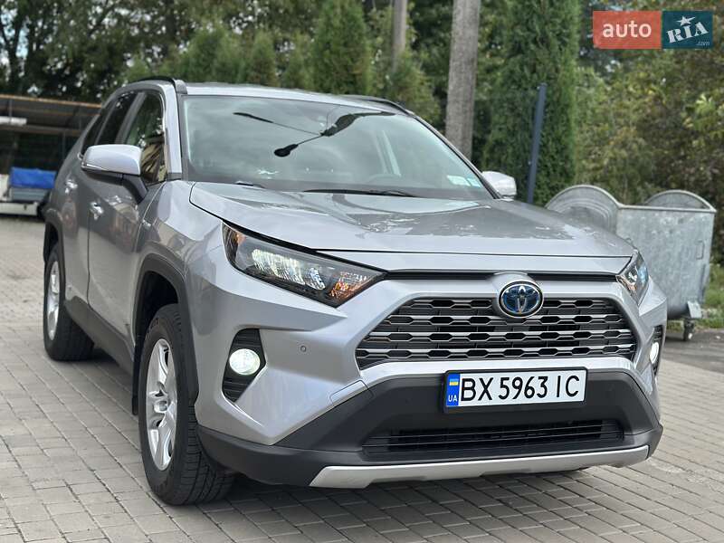 Позашляховик / Кросовер Toyota RAV4 2021 в Хмельницькому