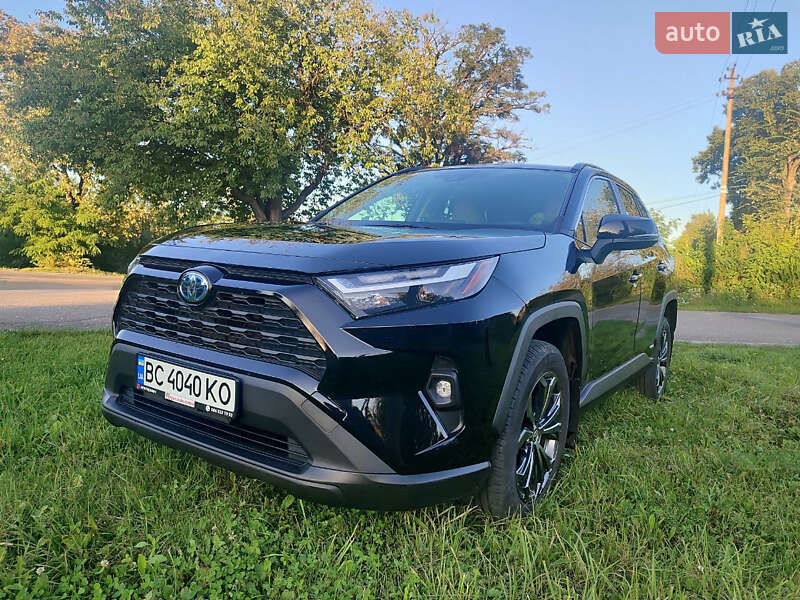 Внедорожник / Кроссовер Toyota RAV4 2023 в 