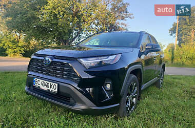 Внедорожник / Кроссовер Toyota RAV4 2023 в 