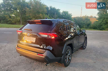 Внедорожник / Кроссовер Toyota RAV4 2023 в 