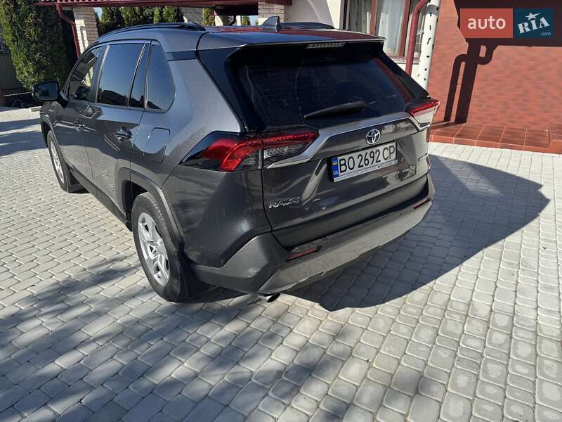 Внедорожник / Кроссовер Toyota RAV4 2020 в Копычинце