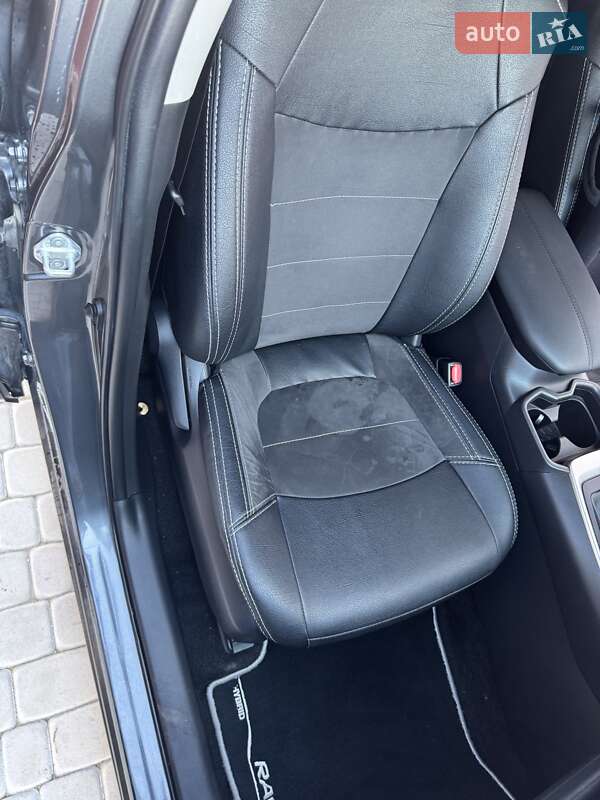 Внедорожник / Кроссовер Toyota RAV4 2020 в Копычинце