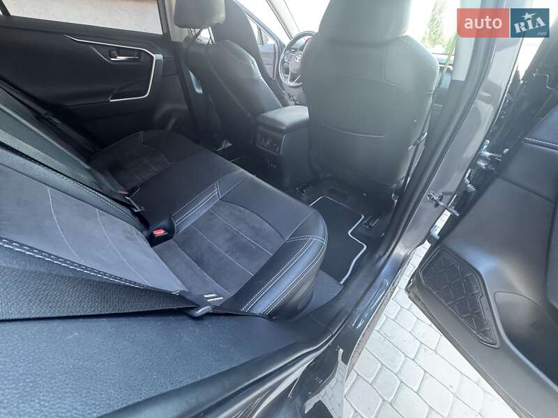 Внедорожник / Кроссовер Toyota RAV4 2020 в Копычинце
