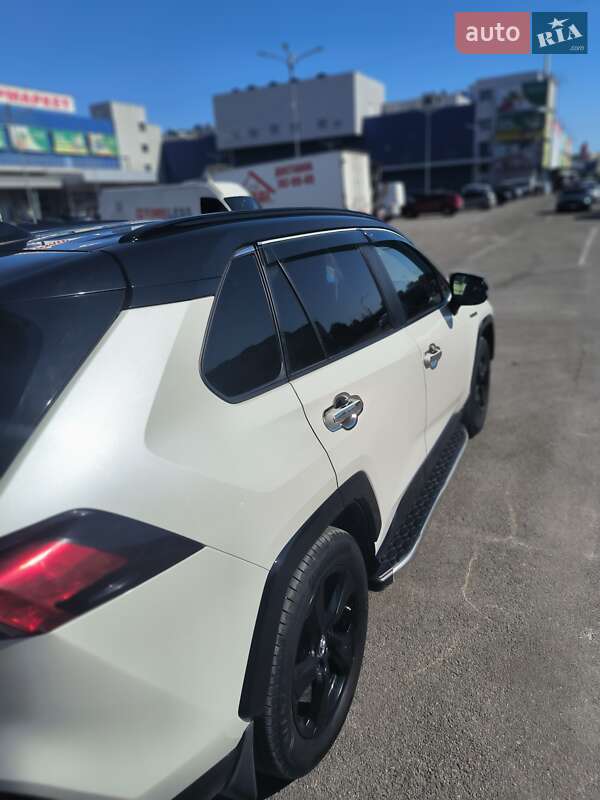 Позашляховик / Кросовер Toyota RAV4 2019 в Дніпрі