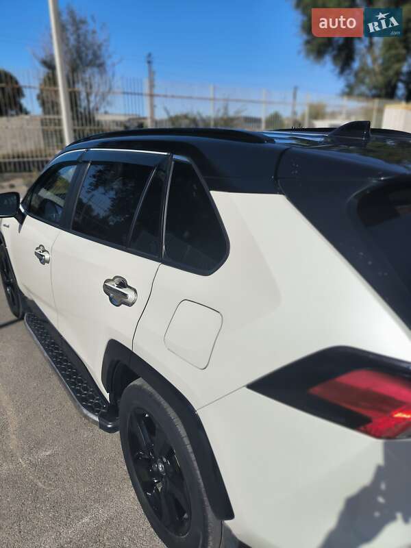 Позашляховик / Кросовер Toyota RAV4 2019 в Дніпрі