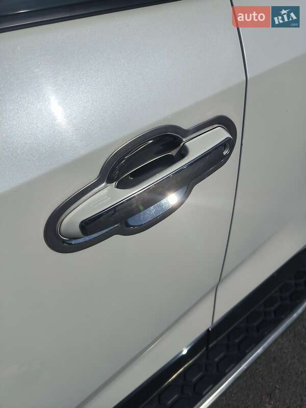 Позашляховик / Кросовер Toyota RAV4 2019 в Дніпрі