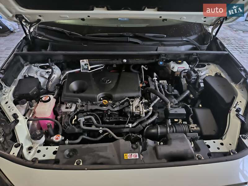 Позашляховик / Кросовер Toyota RAV4 2019 в Дніпрі