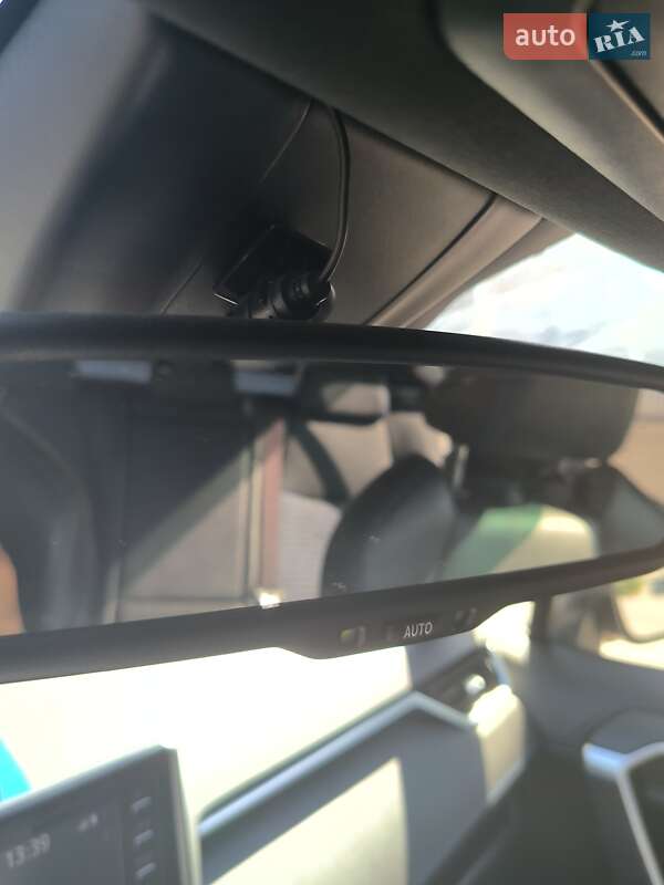 Позашляховик / Кросовер Toyota RAV4 2019 в Дніпрі