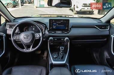 Внедорожник / Кроссовер Toyota RAV4 2019 в 
