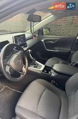 Внедорожник / Кроссовер Toyota RAV4 2019 в 