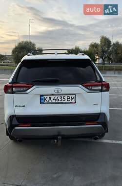 Внедорожник / Кроссовер Toyota RAV4 2020 в 