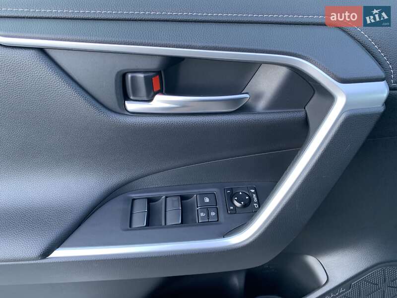 Позашляховик / Кросовер Toyota RAV4 2018 в Києві