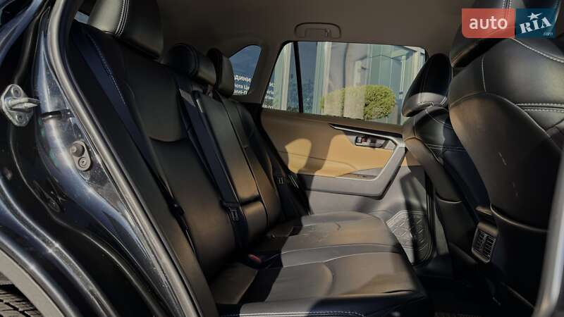 Позашляховик / Кросовер Toyota RAV4 2019 в Чернігові