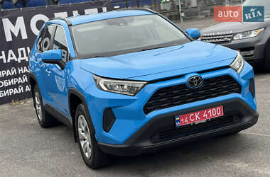Внедорожник / Кроссовер Toyota RAV4 2019 в 