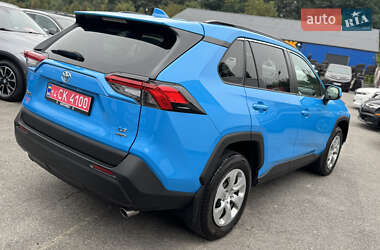 Внедорожник / Кроссовер Toyota RAV4 2019 в 