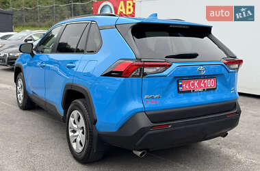Внедорожник / Кроссовер Toyota RAV4 2019 в 