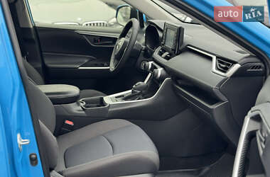 Внедорожник / Кроссовер Toyota RAV4 2019 в 