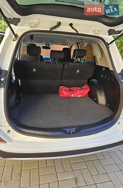 Позашляховик / Кросовер Toyota RAV4 2016 в Мукачевому