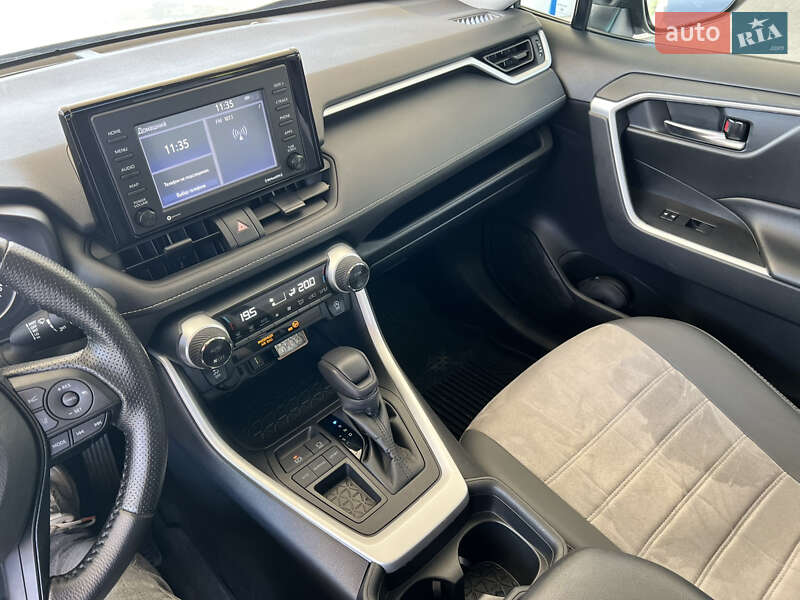Внедорожник / Кроссовер Toyota RAV4 2021 в Николаеве