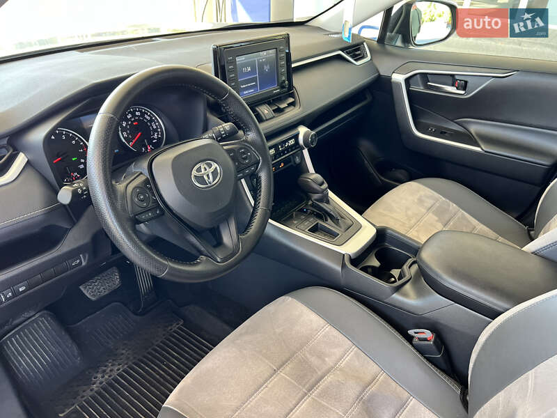 Внедорожник / Кроссовер Toyota RAV4 2021 в Николаеве