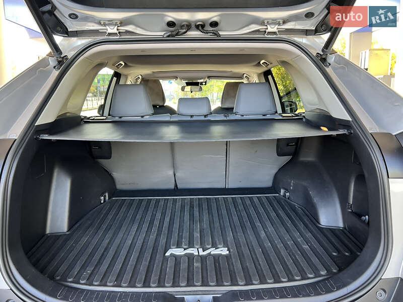 Внедорожник / Кроссовер Toyota RAV4 2021 в Николаеве