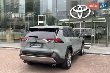 Позашляховик / Кросовер Toyota RAV4 2023 в  фото 17 Позашляховик / Кросовер Toyota RAV4 2023 в